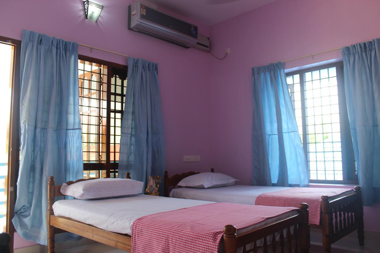 Puthenchirayil Homestay Thiruvananthapuram ภายนอก รูปภาพ