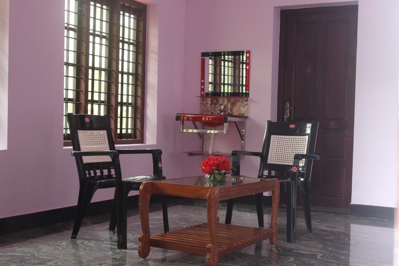 Puthenchirayil Homestay Thiruvananthapuram ภายนอก รูปภาพ