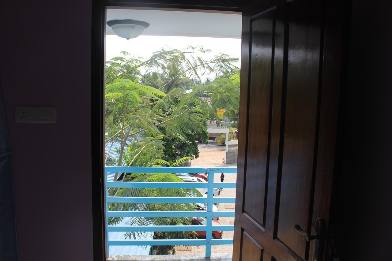 Puthenchirayil Homestay Thiruvananthapuram ภายนอก รูปภาพ
